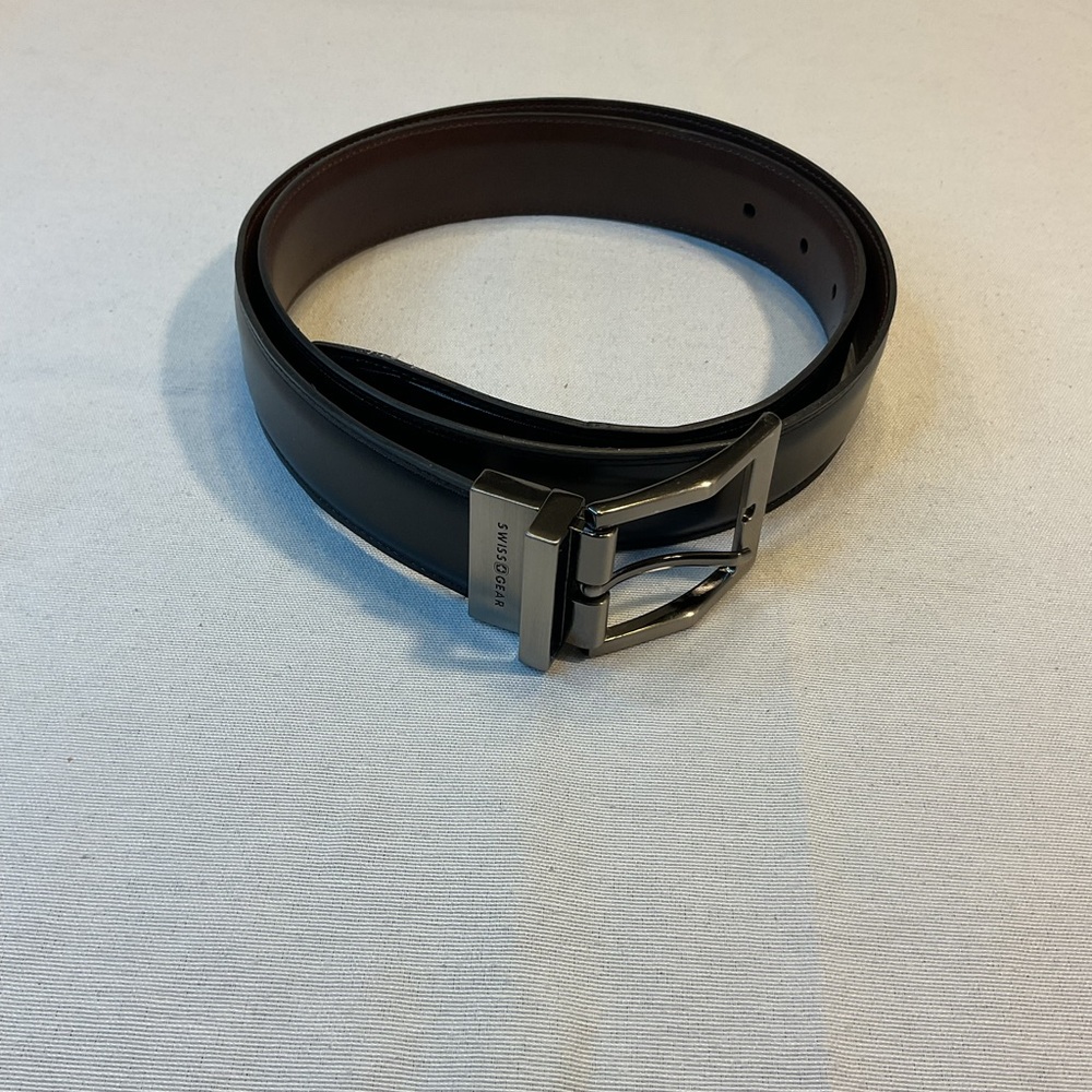 "Swiss Gear Men's Reversible Belt, Black‎ & Brown Leather, Silver Buckle 45"""